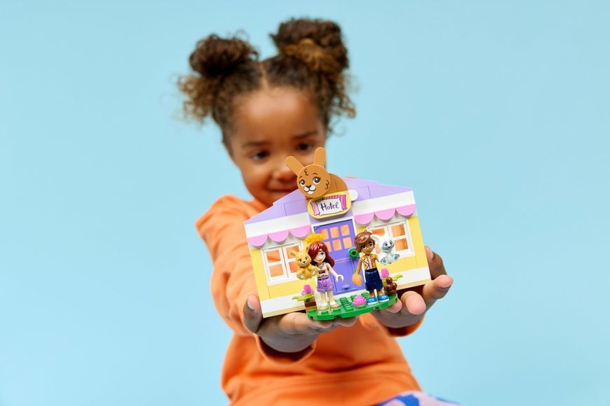 Конструктор LEGO Friends Готель Bunny у Хартлейк-Сіті (42679) 42679 фото
